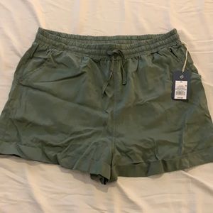 XL olive green drawstring shorts